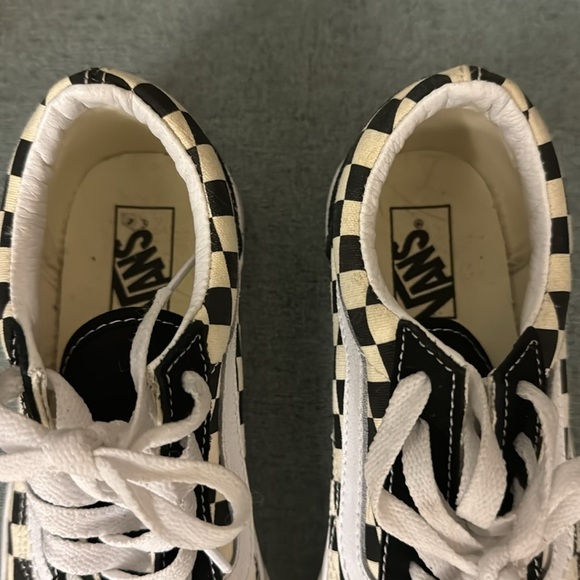 Girls Size 2 Vans BNWOT ❤️❤️ - Picture 2 of 5